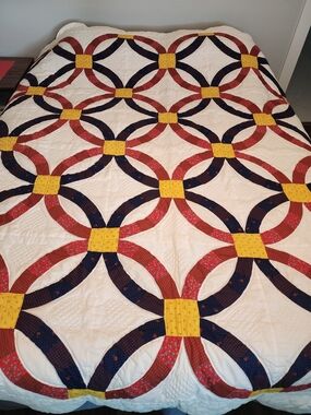 Classic Double Wedding Ring Quilt - White with Red, Navy & Yellow
